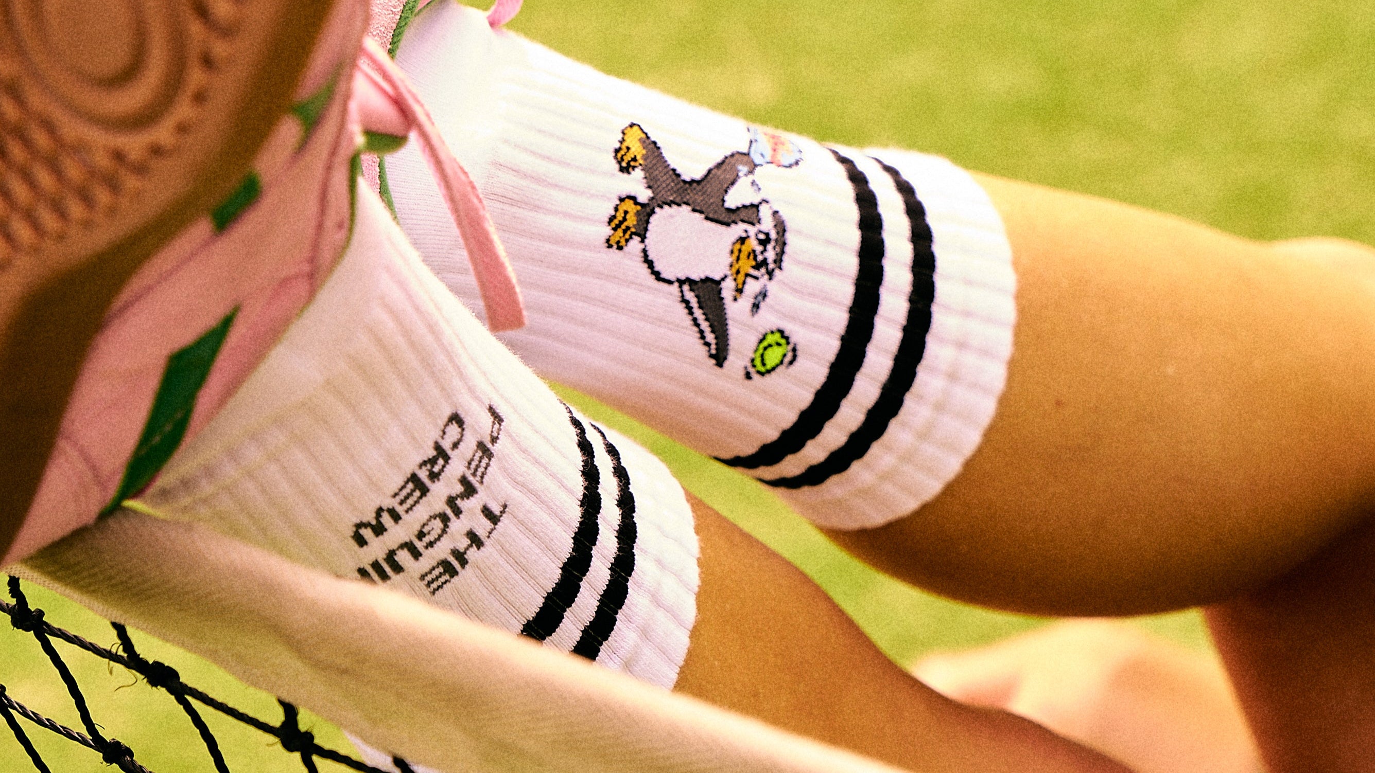 calcetines deportivos padel The Penguin Crew detalle en pista